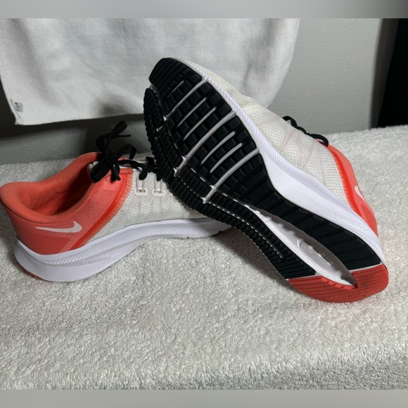 NIKE WOMEN QUEST size 9.5 has an orange/pink tone to it - Picture 6 of 9